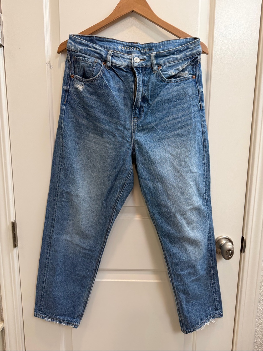 American Eagle Outfitters Women’s Light Blue Relaxed Straight Jeans